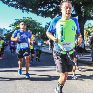 aluno-corredor-prova